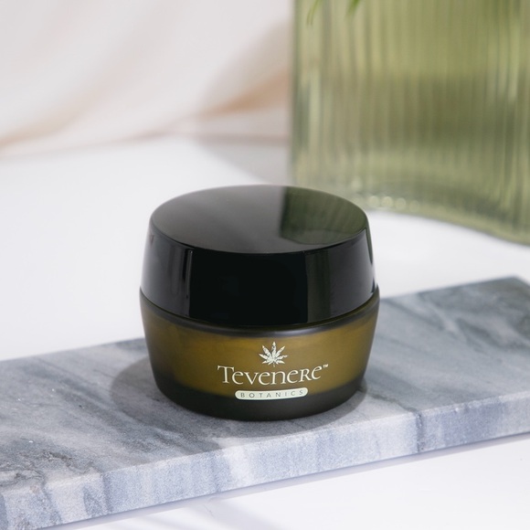 Tevenere’s Lifting & Firming Mask - Picture 5 of 12